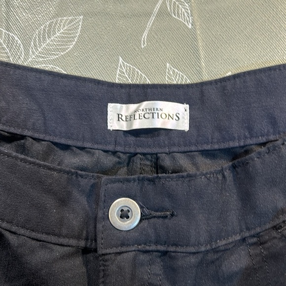Ladies North Reflection Capris. - Picture 3 of 6